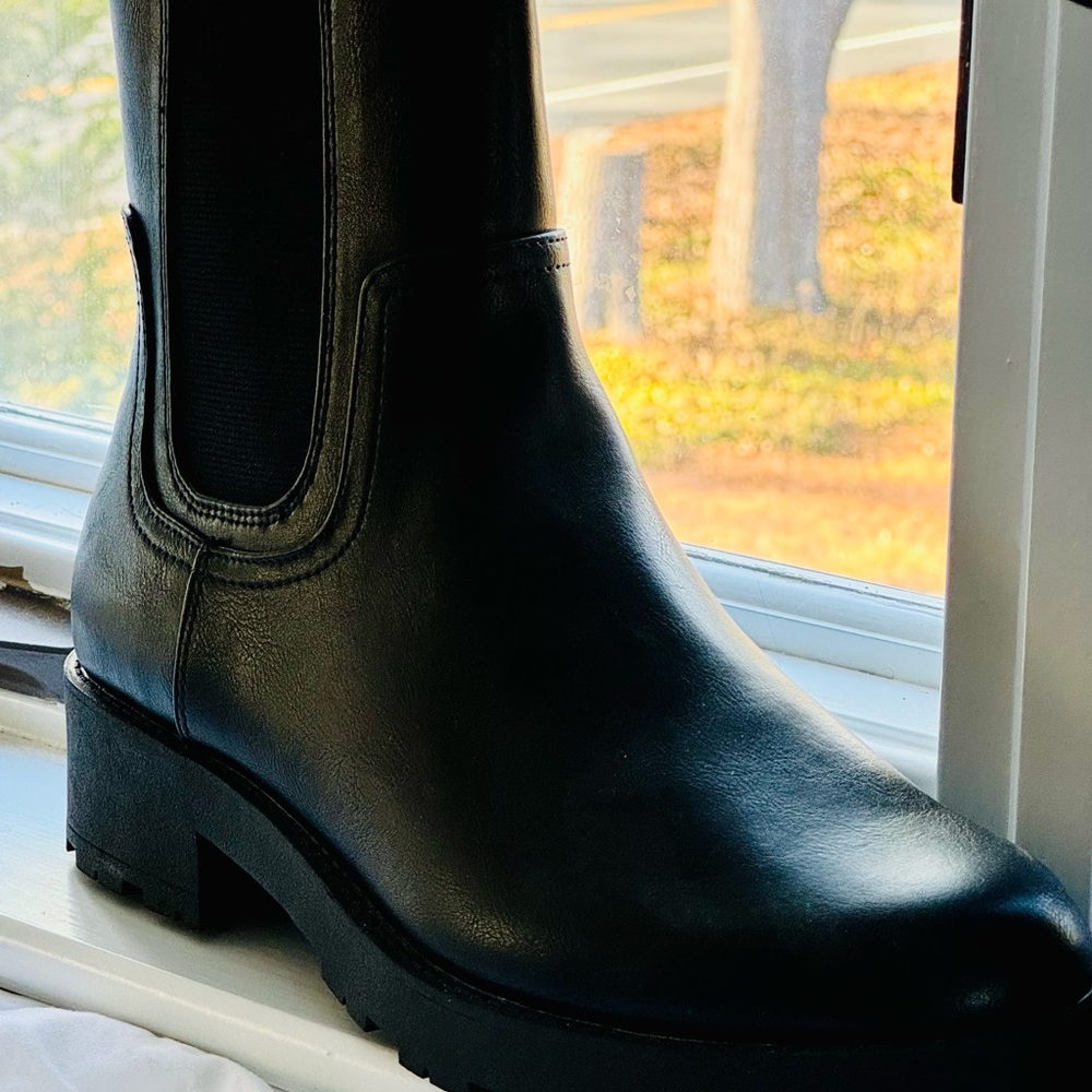 COPY - New Chunky Heel Chelsea Boot, Black - Size 10